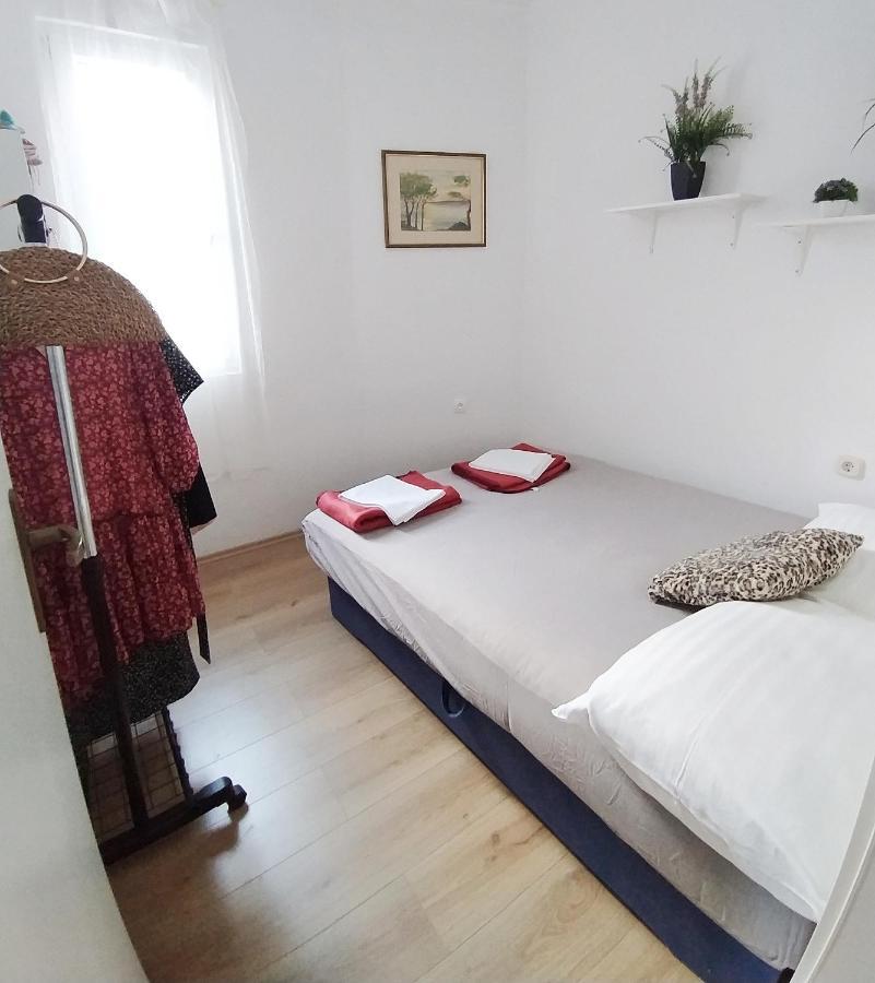 Modern Apartment With 3 Bedrooms Makarska Exterior photo